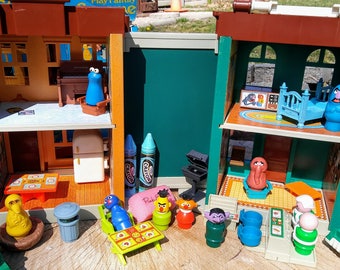 Vintage Fisher Price Sesame Street Play Set #938-LOADED w/ Box