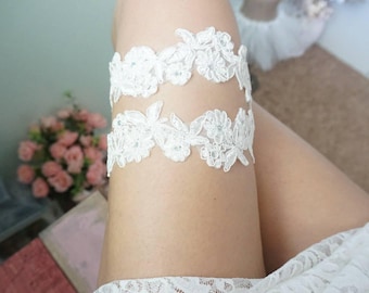 Ivory lace wedding garter, single bridal garter, wedding toss garter, keepsake garter, lace garter for bride, handmade lace garter, garter