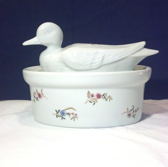 1 1/2qt Duck Casserole Covered Dish Floral by LastTangoVintage