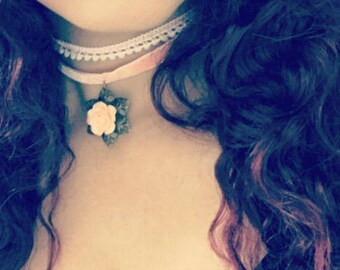 peachy vintage heart choker