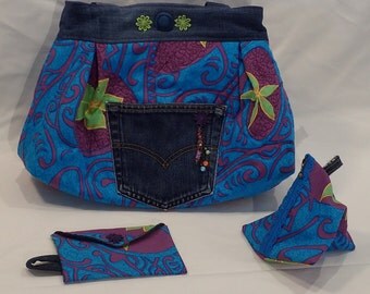 Pleated bag padded with its accessories