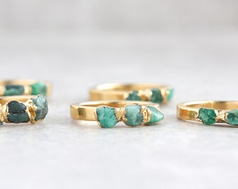 emerald ring / raw emerald ring / natural emerald ring / emerald stacking ring / may birthstone / dainty emerald ring / rough emerald