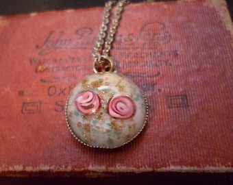 Vintage flower pendant necklace - Stunning and unusual - 16" chain