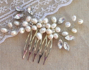 Pearl hair comb, wedding pearl comb, pearl bridal comb, pearl headpiece, bridal head pieces, pearl hair jewelry, floral hairpiece, hair comb