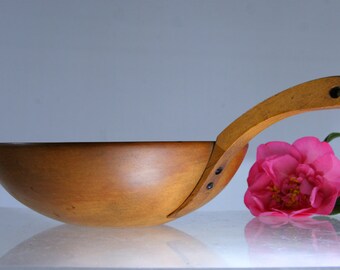 Maple bowl, Canada, Baribocraft, turned wood bowl with handle, 1960s