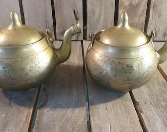 Vintage Brass Teapots/Old Brass Kettles/Brass Coffee Pot/Etched Brass Teapots/Metal Teapots/Old Metal Pot/Teapots/Vintage Pots/Brass/Vintage