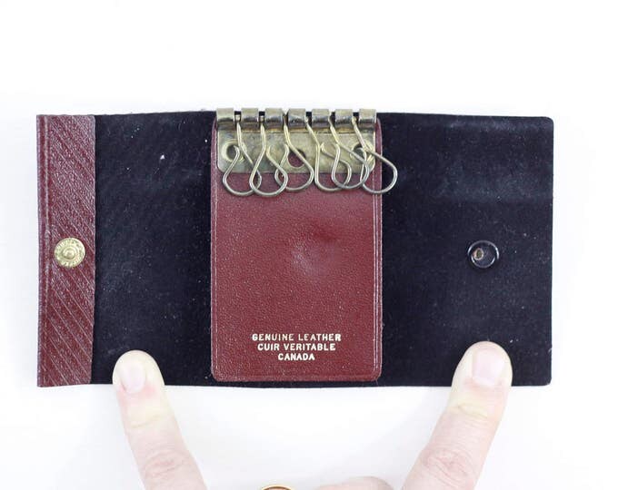 Leather key wallet, burgundy key holder, vintage key chain for 6 keys, key hooks in dark red genuine leather, made in Canada