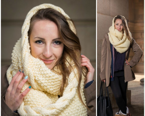 Chunky Knit Infinity Scarf, Large Loop Scarf, Off-White Chunky Shawl, Oversized Scarf, Winter Shawl, Knit Infinity Scarf, Unisex Scarf