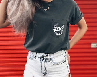 Sigma Kappa Comfort Colors Laurel ΣΚ Unisex Pocket T-shirt