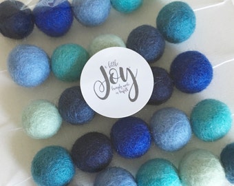 Felt ball garland - Bright blues