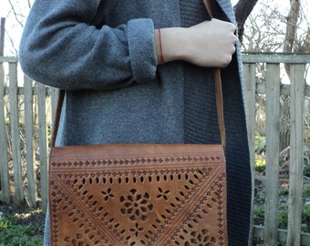 Bohemian leather bag bag slotted Tribal Gypsy Boho chic holiday of genuine leather purse rustic flowers body lady's bag over his shoulder
