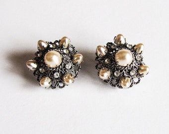 Clip earrings 1960s faux pearls rhinestones 60th
