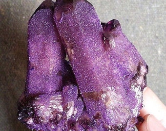 DYED/TREATED*Dark tip sparkling quartz