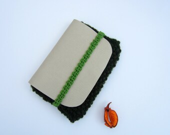 Wallet or pouch for knitting and faux leather