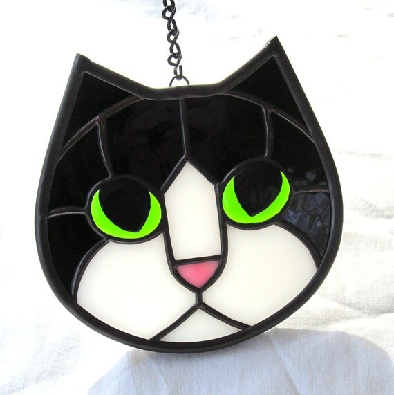 Stained Glass Tuxedo Cat Face Suncatcher with Green Eyes
