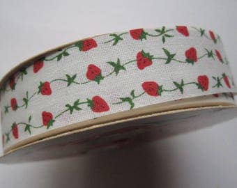 Vintage spool WFR craft and floral novelty ribbon 7/8" wide starched cotton w strawberry print