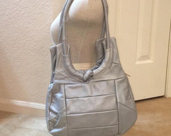 Vintage 1970s Oval Handle Zip Hobo Shoulderbag