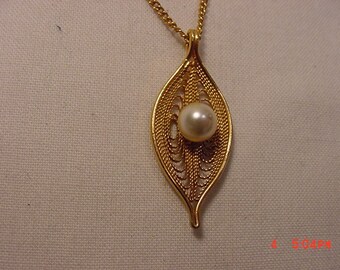 Vintage Sarah Coventry Faux Pearl Necklace 16 - 759