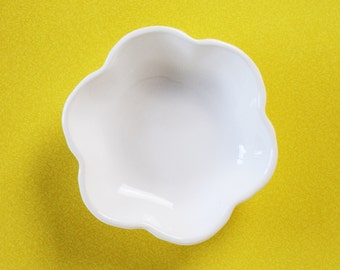 SALE Flower Trinket Dish, Vintage Flower Shaped Trinket Bowl, Simple White Flower Bowl, Vintage Loucarte Portugese Ceramic Bowl, Tiny Bowl