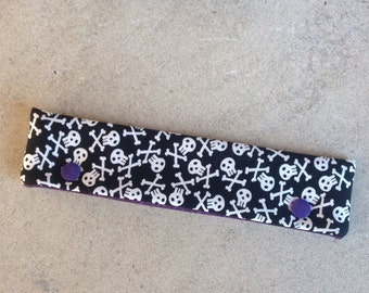 Skull and cross bones DPN knitting needle cozy