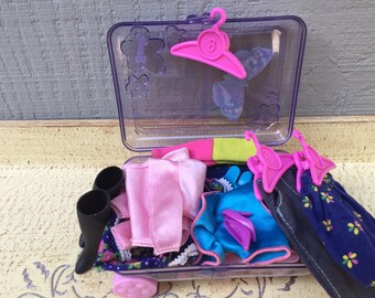 Barbie Doll House TRAVEL SAVVY VIGNETTE Room Furniture & Accessories Luggage Clothes Suitcase Oufits