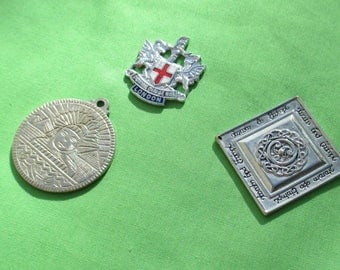 Lot Of Retro Metal Emblems Pendant