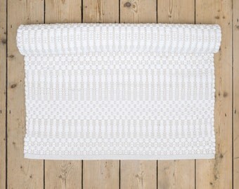 Scandinavian patterned light beige floor runner