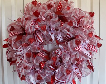 Deco Mesh Red Heart Wreath. Red Heart Decoration. red Valentines wreath. Heart decor.