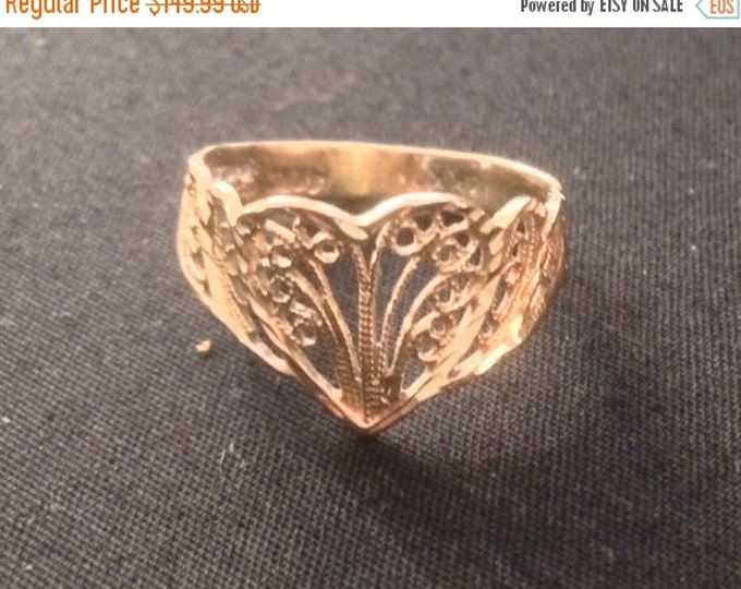 Storewide 25% Off SALE Vintage Ornate Ladies 14K Gold Lace Filigree Heart Shaped Ring Featuring Designer Inspired Design