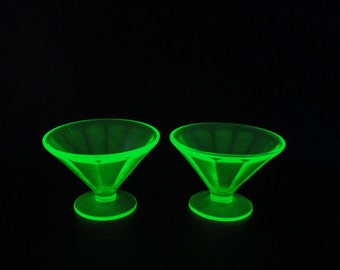 Vintage Green Uranium Vaseline Federal Depression Glass Optic Cone Footed Sherbet Dessert Cups Bowls