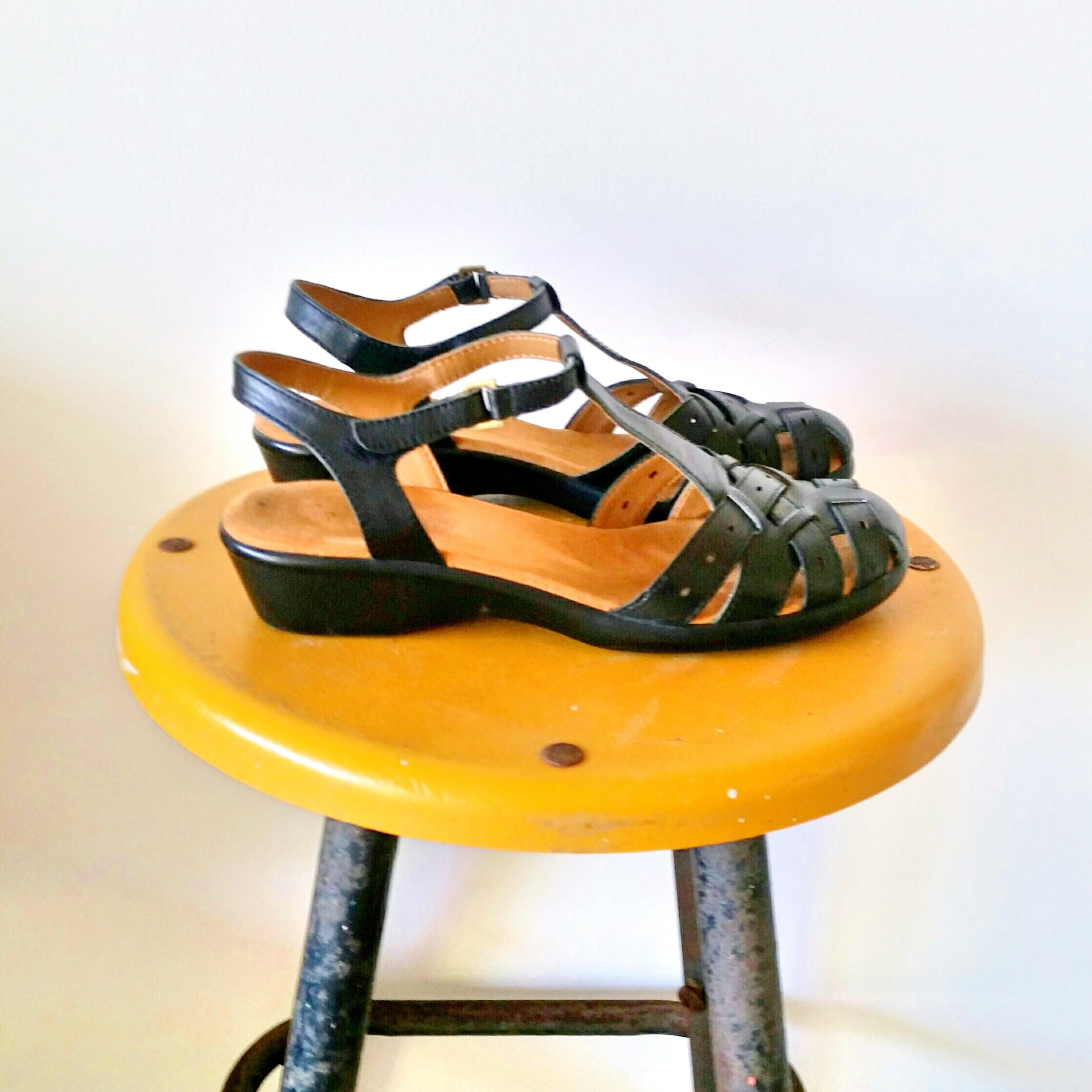 flat strappy closed toe sandals