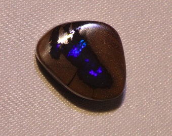 9,93 cts - Opal boulder - Australia - concave freeform cabochon