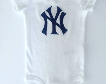 Yankees bodysuit, yankees logo, New York baby gift, yankees baby gift, New York yankees, New York baseball, New York baby clothes