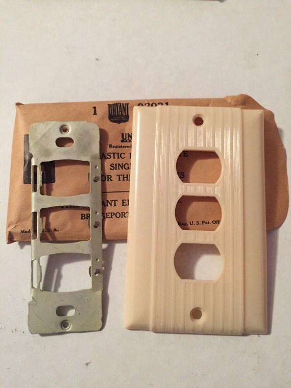 NOS Ivory Plastic Flush Plate Electrical Outlet Cover New