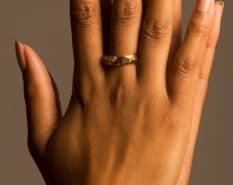 size 8 thin multifaceted eco resin ring | clear resin with variegated metallic gold leaf flakes