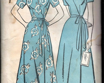 Vintage 1946 Advance 4331 Wrap-Over Housecoat or Robe With Scalloped or Straight Front Sewing Pattern Size 14 Bust 32"