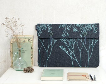 MacBook Case 15", Grey Laptop Bag in vegan Felt, Laptop Cover screenprinted Wild Plant Pattern, ooak Sleeve for 15in Mac
