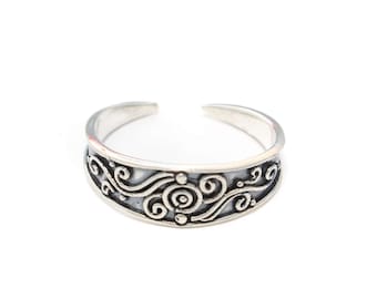round toe ring in sterling silver