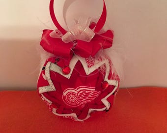 Ornaments 16 teams to choose from on a 4" foam ball