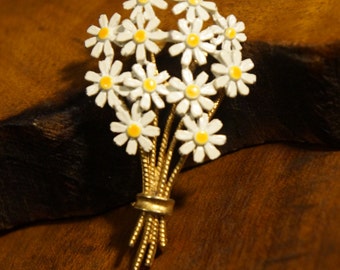 Vintage Brooch Daisy Flower Bouquet