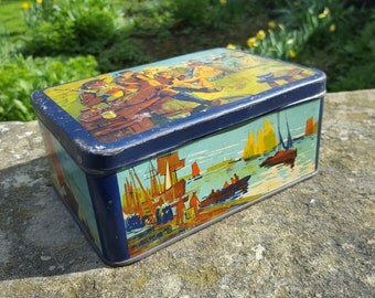 French Biscuit Tin / Vintage tin / Traditional images / Vintage Biscuit Tin / French Tin / Kitchenalia
