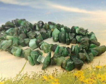 Emerald Natural polished Nugget Chip Beads 6 - 10 mm / Green Gemstone Irregular Cut Beads Freeform Emerald Gemstone Beads / set of 10
