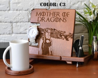 Husband And Wife Gifts stand and Game of thrones costume Daenerys Targaryen burning print on your docking station made from plywood