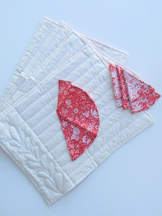 Quilted Placemats with Napkins Set of 4 by OutoftheSewingBox
