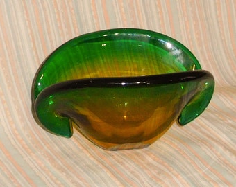 Clam Dish Vintage 1970s GREAT CONDITION Weighs just over 2 lbs
