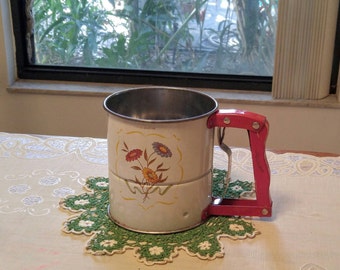 1950's Handi-i-Sift Flour Sifter Androck 3 Screen Hand Sifter Floral Design Metal Red Wood Handle Vintage Farmhouse Country Kitchen Tool