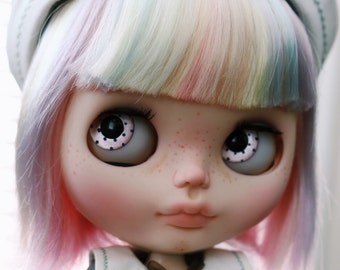 Face up service for Blythe doll by Dollie House
