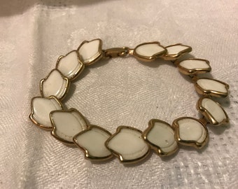 White Thermoset Bracelet, 7 1/2"
