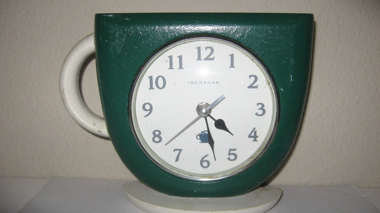 Ingraham Coffee Cup Clock Stand on Table or Hang on Wall