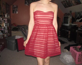 Lace strapless red ruffles